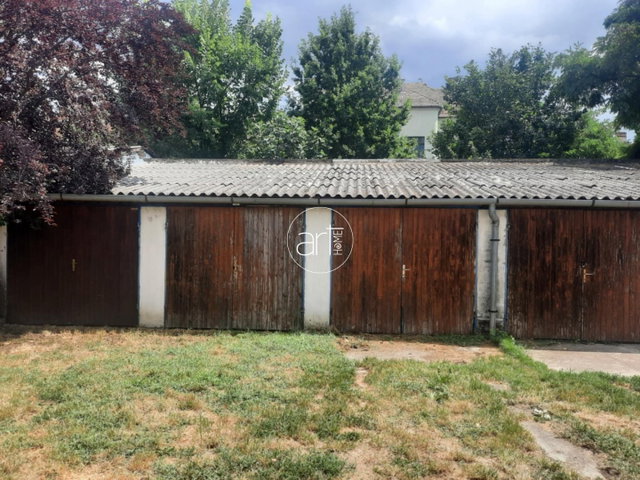 Kiadó garázs, Szegeden, Füredi utcában 35 E Ft / hó