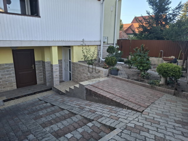 Eladó ikerház, Albertirsán 95 M Ft, 6 szobás