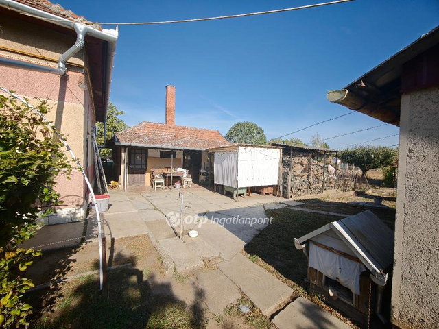 Eladó családi ház, Tiszaföldváron 19.9 M Ft, 4 szobás