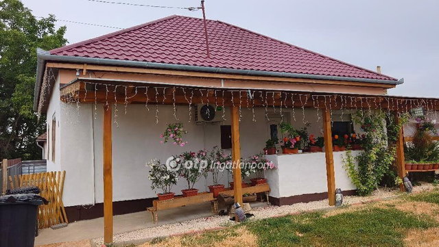 Eladó családi ház, Mezőfalván 58 M Ft, 3 szobás