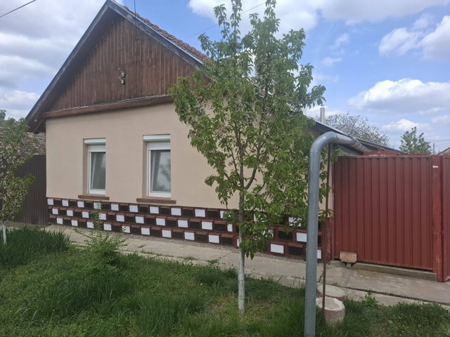 Eladó családi ház, Tótkomlóson 12 M Ft, 2 szobás