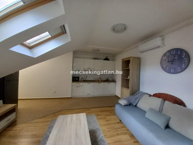 Kiadó téglalakás, albérlet, Pécsett 180 E Ft / hó, 1 szobás