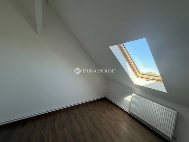 Eladó téglalakás, Hódmezővásárhelyen 70 M Ft, 5 szobás
