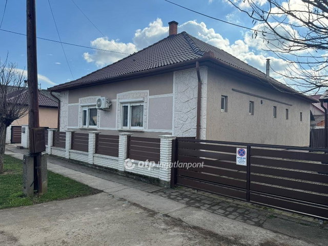 Eladó családi ház, Tiszacsegén 65 M Ft, 8 szobás