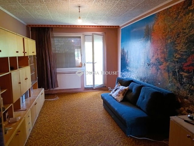 Eladó panellakás, Tatabányán 32.9 M Ft, 2 szobás