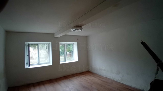 Eladó családi ház, Mosdóson 6.5 M Ft, 2 szobás