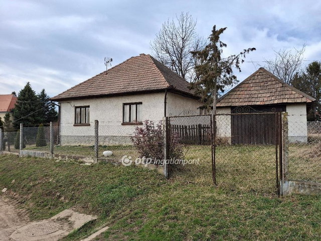 Eladó családi ház, Cserhátsurányban 15 M Ft, 2 szobás