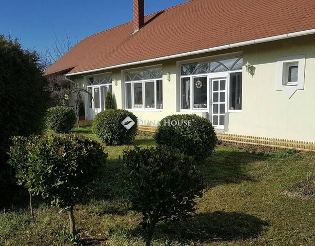 Eladó családi ház, Villányban 79.9 M Ft, 5 szobás