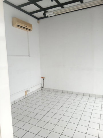 Kiadó üzlethelyiség, Győrött 330 E Ft / hó
