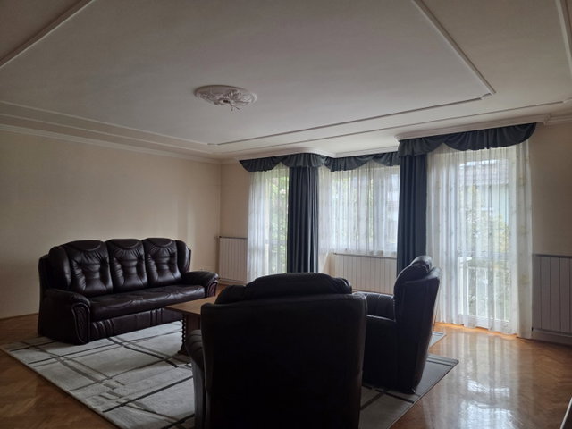 Eladó téglalakás, Szegeden, Ősz utcában 550 M Ft, 12 szobás