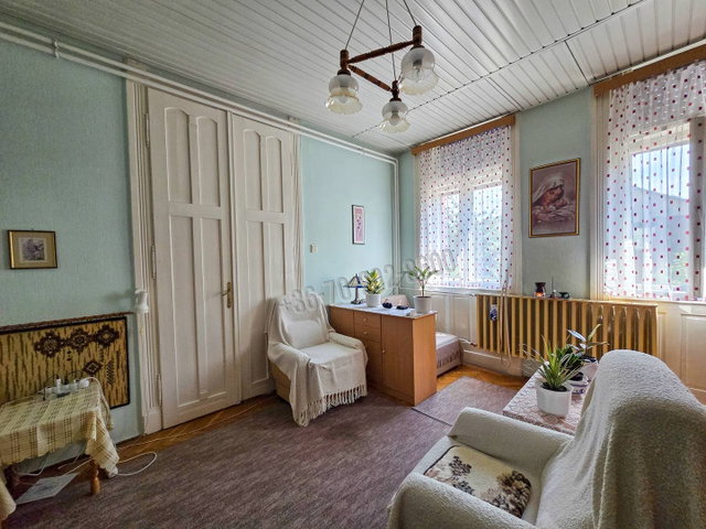 Eladó családi ház, Budapesten, XV. kerületben 68 M Ft, 2 szobás
