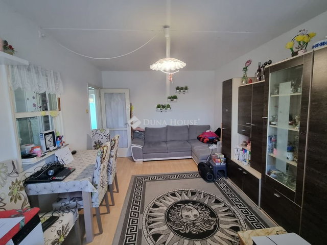 Eladó panellakás, Berhidán 32.9 M Ft, 3 szobás