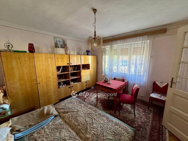 Eladó családi ház, Szegeden 63 M Ft, 2 szobás