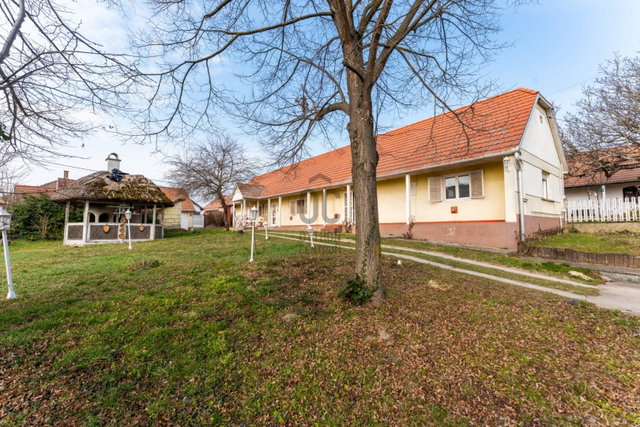 Eladó családi ház, Pázmándon 61.9 M Ft, 4 szobás
