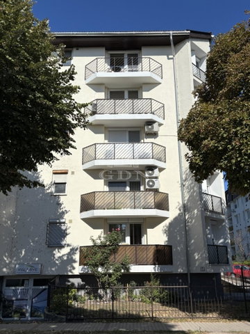 Eladó téglalakás, Siófokon 85 M Ft, 4 szobás