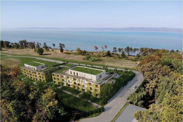 Eladó téglalakás, Balatonföldváron 269.7 M Ft, 4 szobás