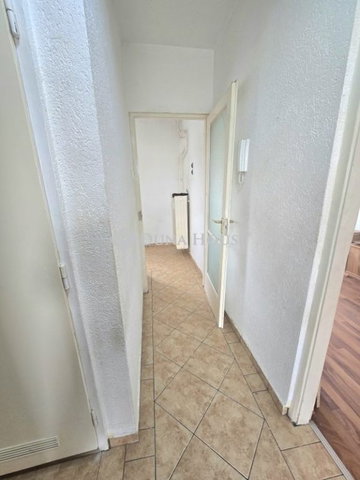 Eladó panellakás, Pécsett 54.5 M Ft, 3 szobás
