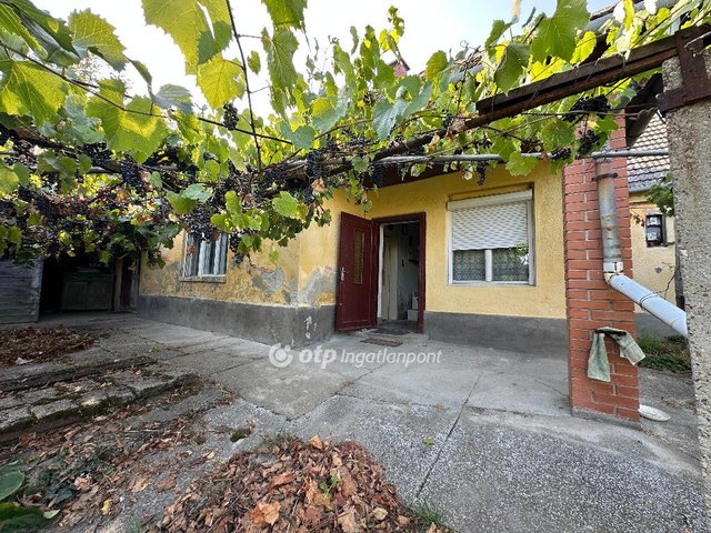 Eladó családi ház, Bátyán 11.5 M Ft, 2 szobás