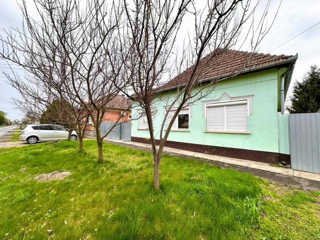 Eladó családi ház, Magyarbánhegyesen 6.5 M Ft, 4 szobás