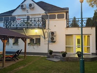 Eladó nyaraló, Balatonfenyvesen 309 M Ft, 8 szobás