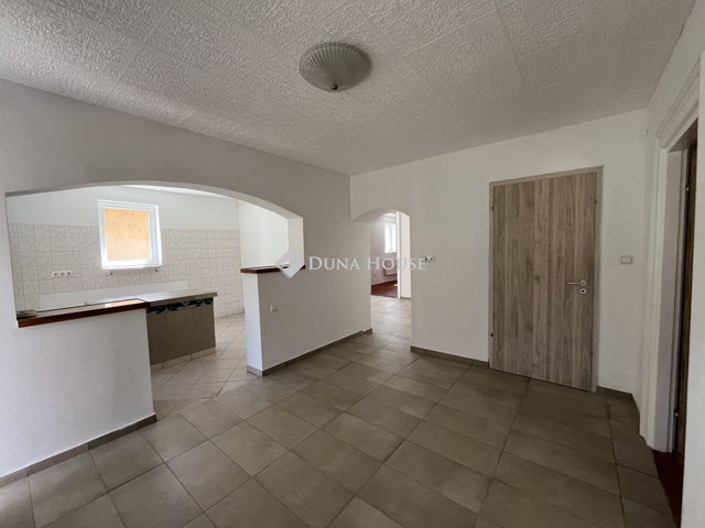 Eladó családi ház, Lőrinciben 49 M Ft, 3 szobás