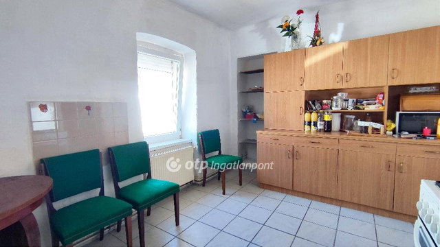Eladó családi ház, Kővágóörsön 59 M Ft, 3 szobás