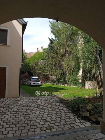 Eladó téglalakás, Sopronban 39.9 M Ft, 1 szobás
