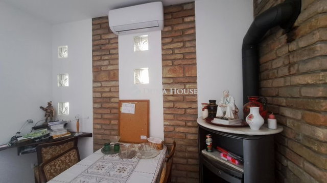 Kiadó családi ház, albérlet, Bólyban, István téren, 2 szobás