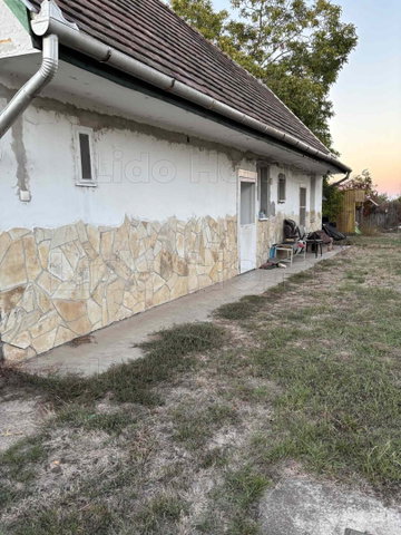 Eladó családi ház, Bicskén 32 M Ft, 2 szobás