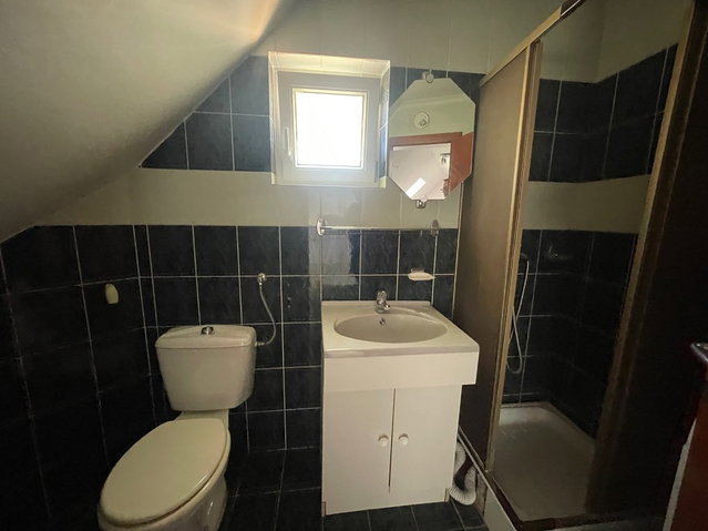 Eladó családi ház, Veszprémben 143.5 M Ft, 8+2 szobás