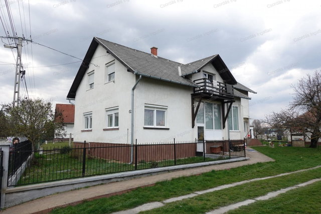 Eladó családi ház, Bándon 134 M Ft, 8+1 szobás