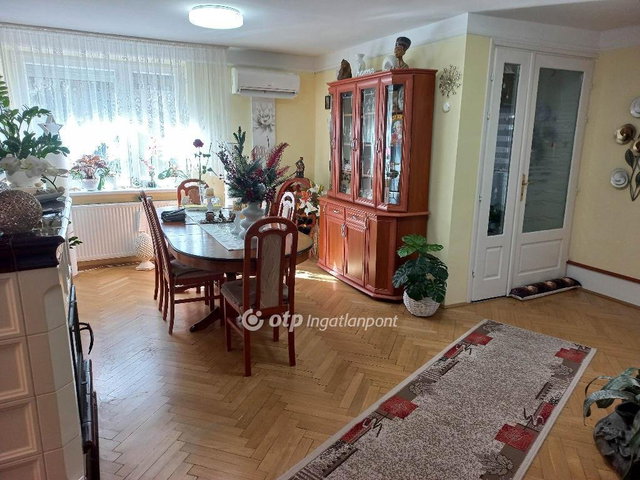 Eladó családi ház, Esztergomban 134.9 M Ft, 5 szobás