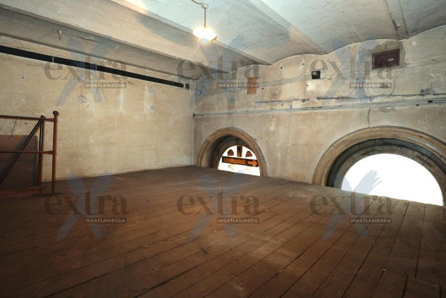 Eladó üzlethelyiség, Szegeden 1.9 M Ft, 1 szobás