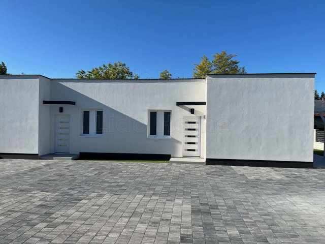 Eladó nyaraló, Siófokon 57 M Ft, 2 szobás / költözzbe.hu