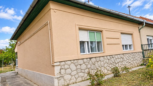 Eladó családi ház, Budapesten, XV. kerületben 99 M Ft