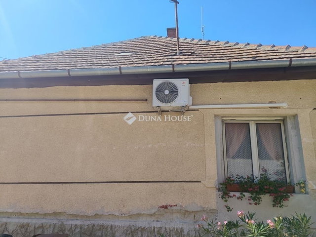 Eladó családi ház, Valkón 45 M Ft, 3 szobás
