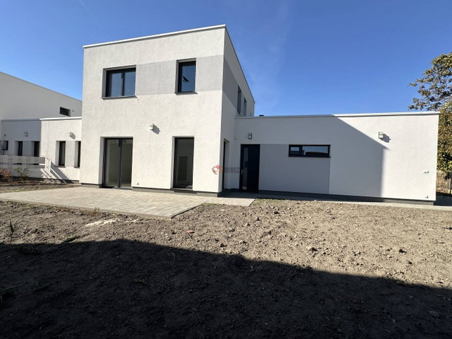 Eladó családi ház, Székesfehérvárott 149.5 M Ft, 4 szobás