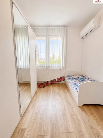 Eladó panellakás, Dunaújvárosban 39.8 M Ft, 1+3 szobás