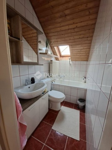 Eladó családi ház, Pécsett 99.1 M Ft, 4 szobás