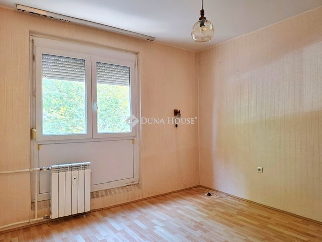 Eladó panellakás, Pécsett 42.9 M Ft, 2 szobás