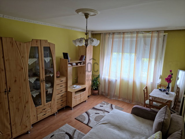 Eladó panellakás, Ózdon 9.8 M Ft, 2 szobás
