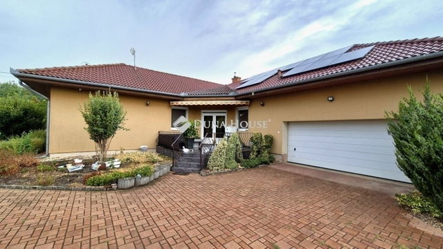 Eladó családi ház, Kecskeméten 124.9 M Ft, 4 szobás