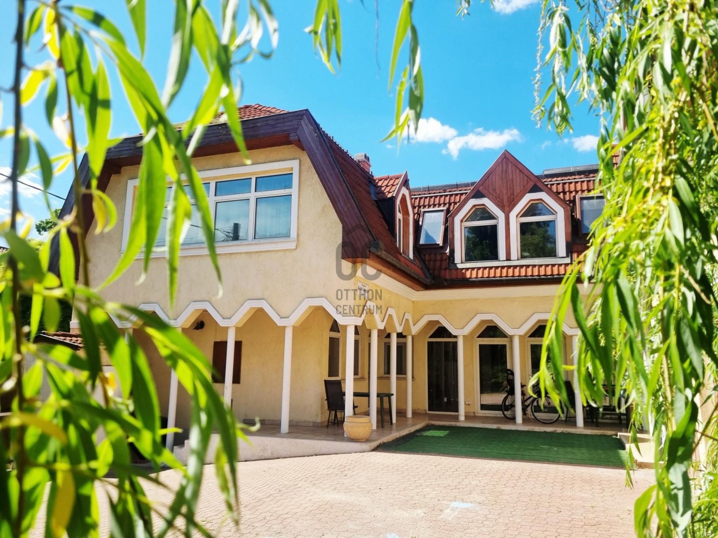 8 bed · 365m² · 200.000.000 ft