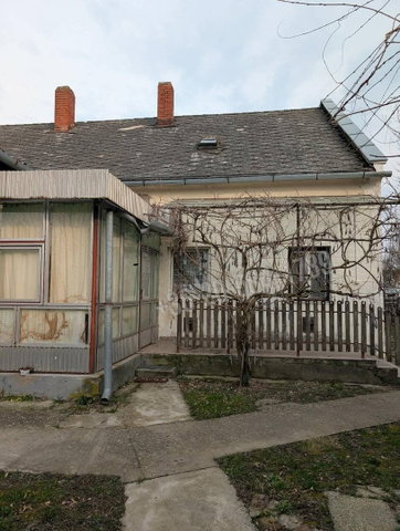 Eladó családi ház, Zalaszentgróton 12.4 M Ft, 2 szobás