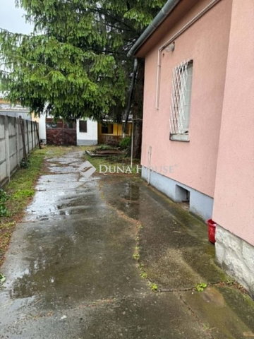 Eladó családi ház, Esztergomban 80 M Ft, 4 szobás