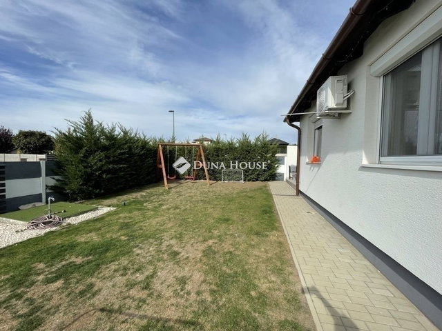 Eladó ikerház, Nagytarcsán 129 M Ft, 4 szobás