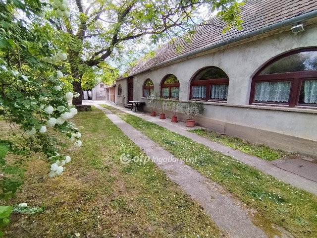 Eladó családi ház, Somlóvecsén 44.9 M Ft, 3 szobás