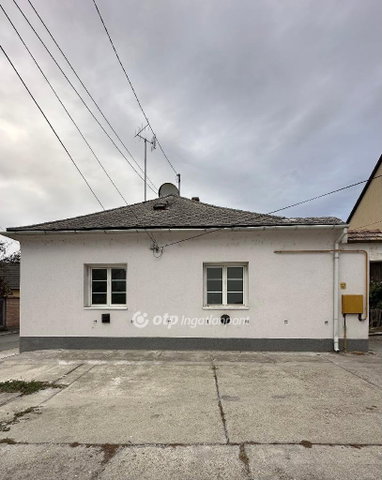 Eladó családi ház, Kalocsán 16.5 M Ft, 2 szobás