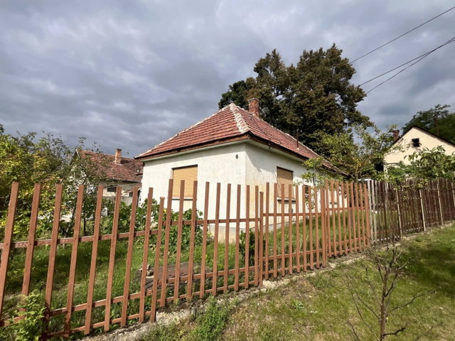 Eladó családi ház, Piliscsabán 39.9 M Ft, 3 szobás