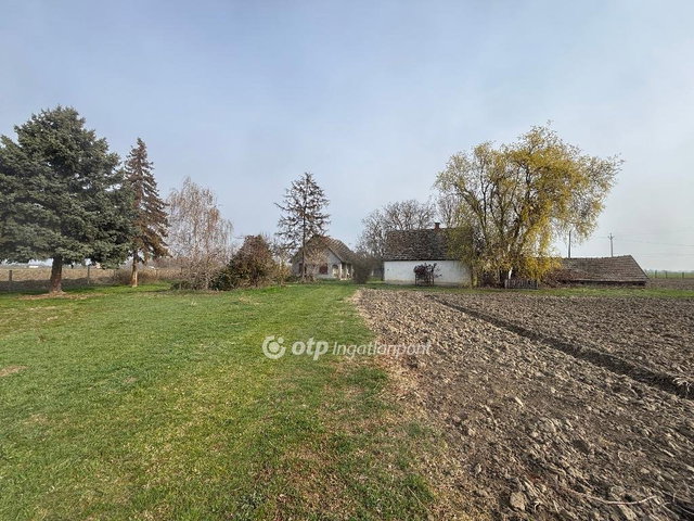 Eladó családi ház, Mohácson 30 M Ft, 2 szobás